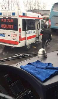 国产汽车国道撞货车视频,国产汽车与货车相撞，行车安全警钟长鸣