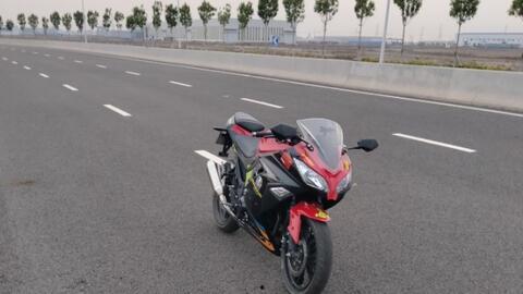 国产小忍者装车视频,酷炫动作引网友热议